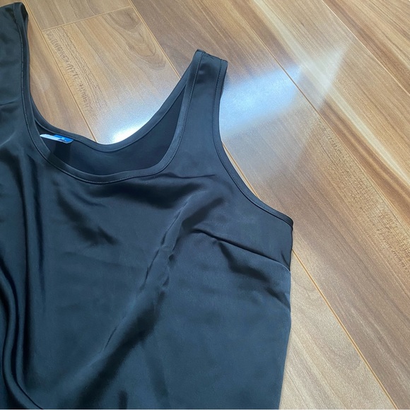 OLD NAVY SILK LOOKING TANK - Picture 4 of 4